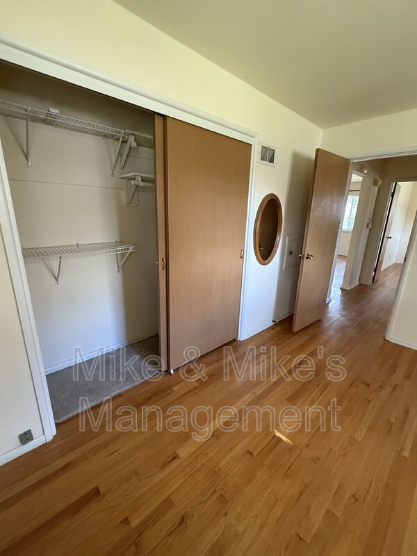 Large 2-Bedroom Apartment in Elm Grove Village property image