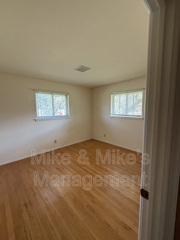 Large 2-Bedroom Apartment in Elm Grove Village property image
